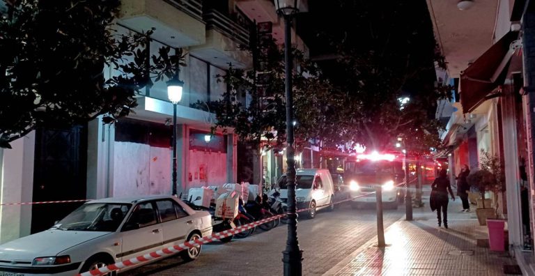 Πύργος: Αναστάτωση από φωτιά σε πολυκατοικία στο κέντρο της πόλης (upd)