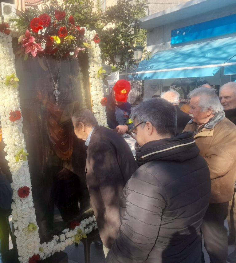 Kρέστενα: Με ευλάβεια η λιτανεία της εικόνας του Αγίου Χαραλάμπους