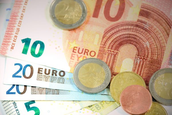Κατώτατος μισθός: Στα 780 ευρώ από την 1η Απριλίου - Ποιους επηρεάζει
