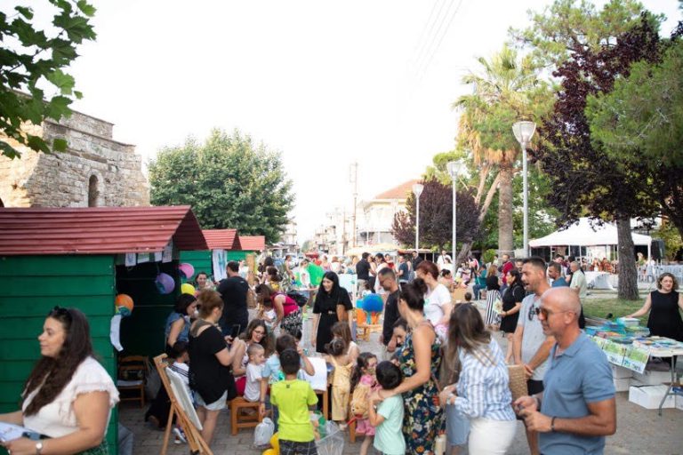 Γέμισε παιδικά χαμόγελα η πλατεία Ανδραβίδας!