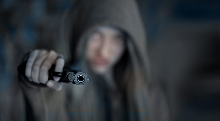 Παραβατικότητα: 8.500 ανήλικοι απασχόλησαν τις Αρχές το 2023 – Σκέψεις επέκτασης του «panic button» στα παιδιά