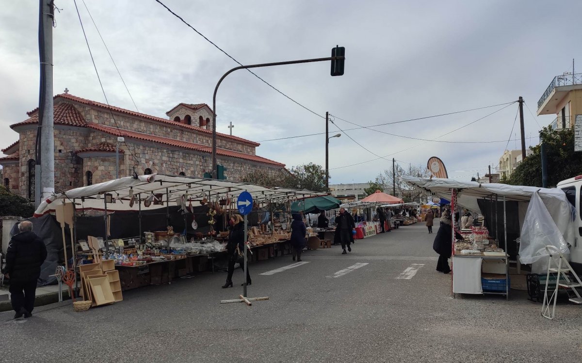 Πύργος: Κρύο και ξεροβόρι αποτρέπουν τον κόσμο να επισκεφθεί την εμποροπανήγυρη του Αγ. Χαραλάμπους