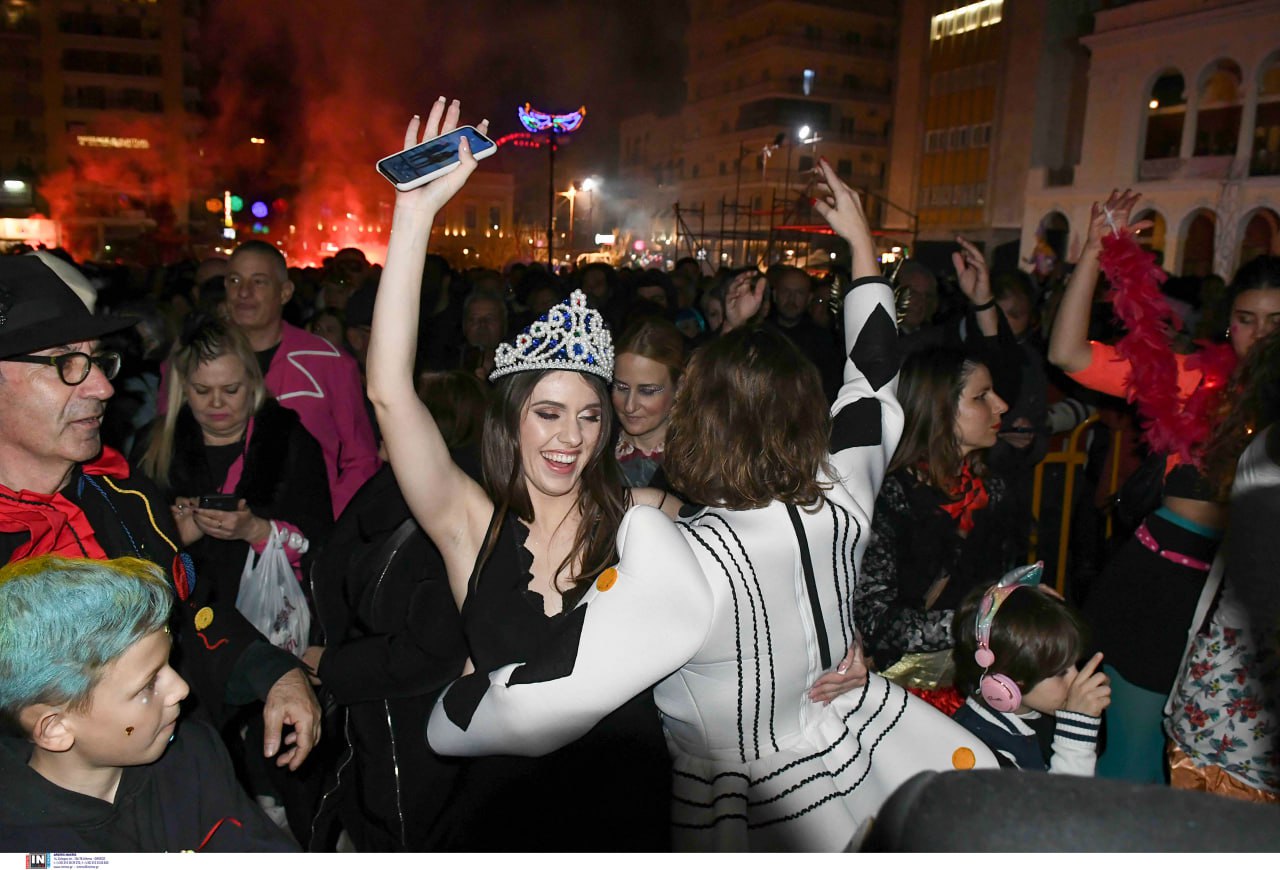 Δείτε LIVE τη νυχτερινή παρέλαση στο καρναβάλι της Πάτρας