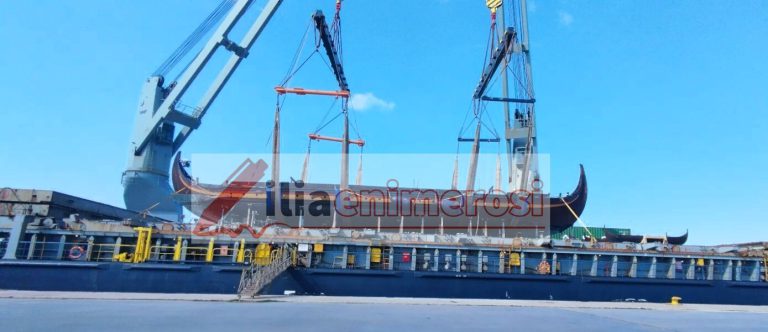 Κατάκολο: Πλοίο Βίκινγκ στο λιμάνι ετοιμάζεται για... απόβαση στη Πύλο! (pics)
