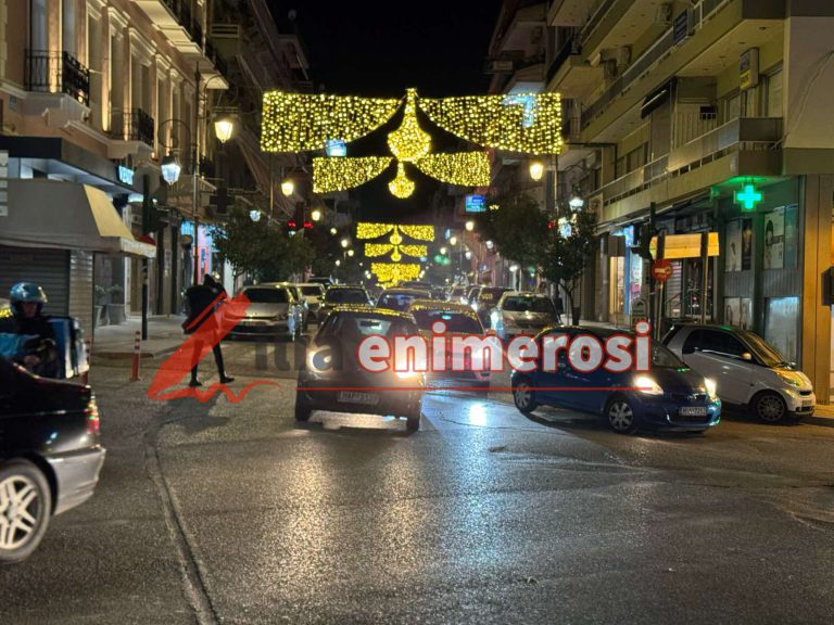 Πύργoς: Ξεκίνησε ο Χριστουγεννιάτικος στολισμός της πόλης (pics)