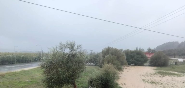 Στρέφι: Διακοπή κυκλοφορίας στην E.Ο. Πύργου Τριπόλεως λόγω πλημμύρας - Μήνυμα από το 112