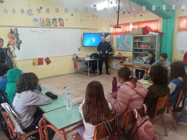 <strong>Θεόδωρος Λάμπρος στο Δημοτικό Σχολείο Μανωλάδας: «Η νέα γενιά να μάθει και να αγαπήσει την τοπική ιστορία»</strong>