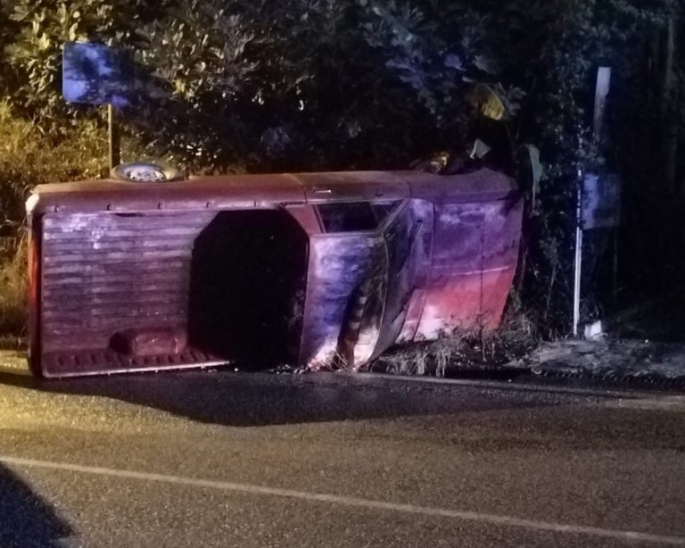 Κατάκολο: Τουμπάρισμα αγροτικού χωρίς τραυματισμό