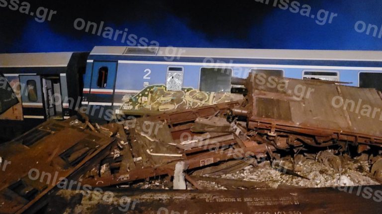 Σύγκρουση τρένων στη Λάρισα: Πληροφορίες για πολλούς νεκρούς και δεκάδες σοβαρά τραυματίες