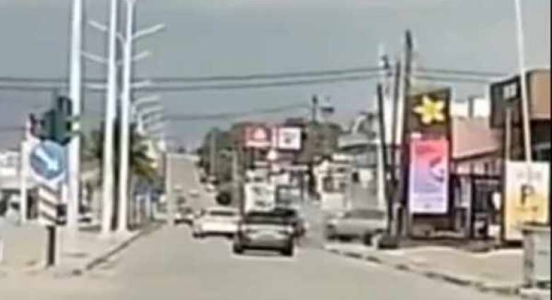 Πάτρα: Καρέ - καρέ εκτροπή αυτοκινήτου που "προσγειώθηκε" σε πεζοδρόμιο (video)