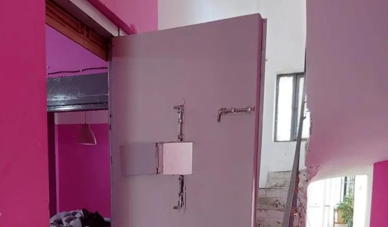 ΕΛ.ΑΣ.: Έφοδος σε οίκημα που χρησιμοποιούσε συμμορία για να διακινεί ναρκωτικά (video)