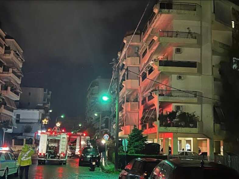 Αγρίνιο: 35χρόνος πυρπόλησε το σπίτι του και έπεσε από ταράτσα πενταόροφης πολυκατοικίας