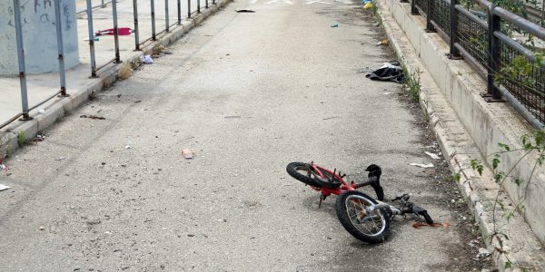 Αγρίνιο: Νεκρός 14χρονος που έπεσε με το ποδήλατο