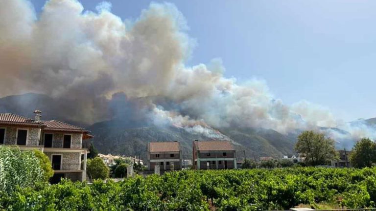 Αχαΐα: Πύρινο μέτωπο στην Αιγιάλεια – Κλειστή η παλαιά εθνική Πατρών-Κορίνθου