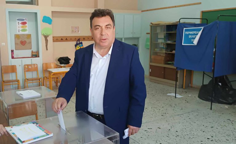 Πύργος: Στο 4ο Δημοτικό σχολείο Πύργου ψήφισε ο Τάκης Αντωνακόπουλος