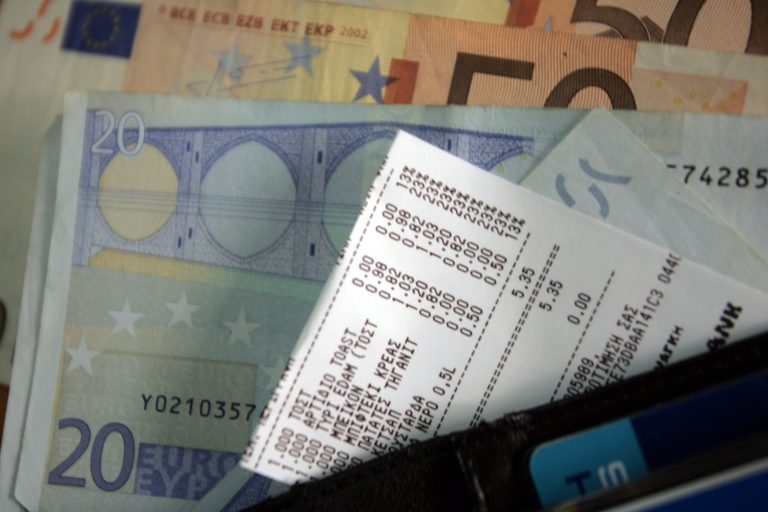 Ελεύθεροι επαγγελματίες: Παγίδα πρόσθετης επιβάρυνσης με το νέο φορολογικό νομοσχέδιο 