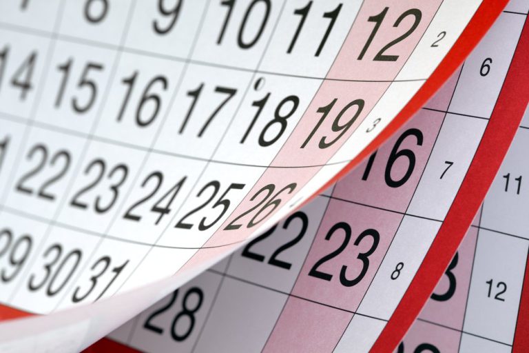 Aργίες 2025: Πότε πέφτουν το νέο έτος – «Πλήθος» τριήμερων