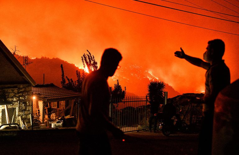 Φωτιά στο Ξυλόκαστρο Kορινθίας – Βρέθηκαν δύο νεκροί