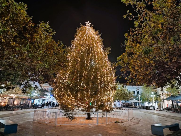 Πύργος: Την Τετάρτη 14/12 η φωταγώγηση του Χριστουγεννιάτικου δέντρου στην κεντρική πλατεία (19:30)