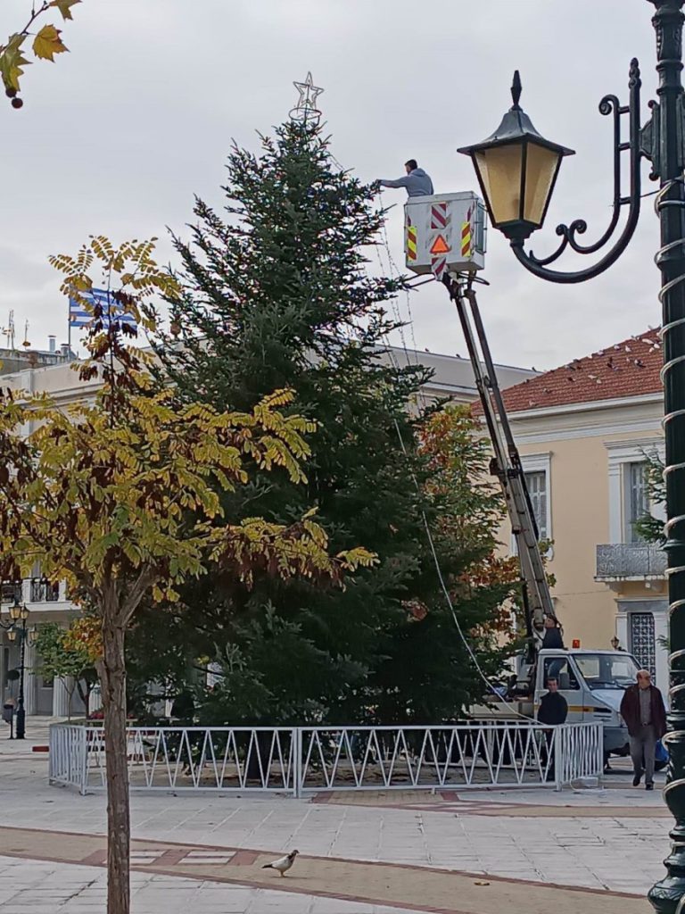 Πύργος: Φωταγώγηση χριστουγεννιάτικου δέντρου (Τετάρτη 14/12) με συναυλία του Άκη Δείξιμου και πολλές εκπλήξεις