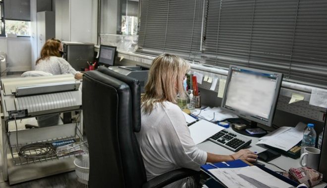 Δημόσιο: "Ποδαρικό" το 2024 με νέο μισθολόγιο - Οι αυξήσεις και οι αλλαγές