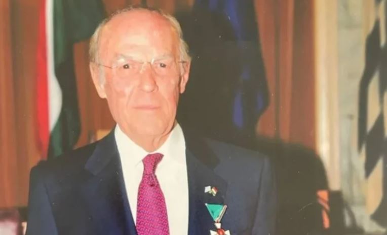 Νίκος Δούρος: Έφυγε από τη ζωή σε ηλικία 86 ετών - Από την Κοντοβάζαινα της Γορτυνίας «πατριάρχης» της  εταιρείας ειδών ανδρικής ένδυσης DUR