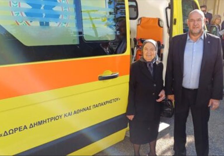 Μεσολόγγι: Συνταξιούχος αγρότισσα έκανε «δώρο» ασθενοφόρο στο νοσοκομείο 