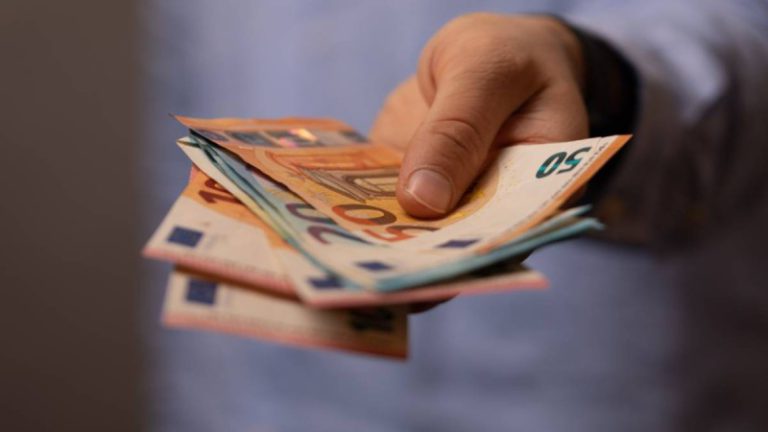 Επιταγή ακρίβειας 250 ευρώ: Ποιοι θα λάβουν το έκτακτο επίδομα – Οι δικαιούχοι