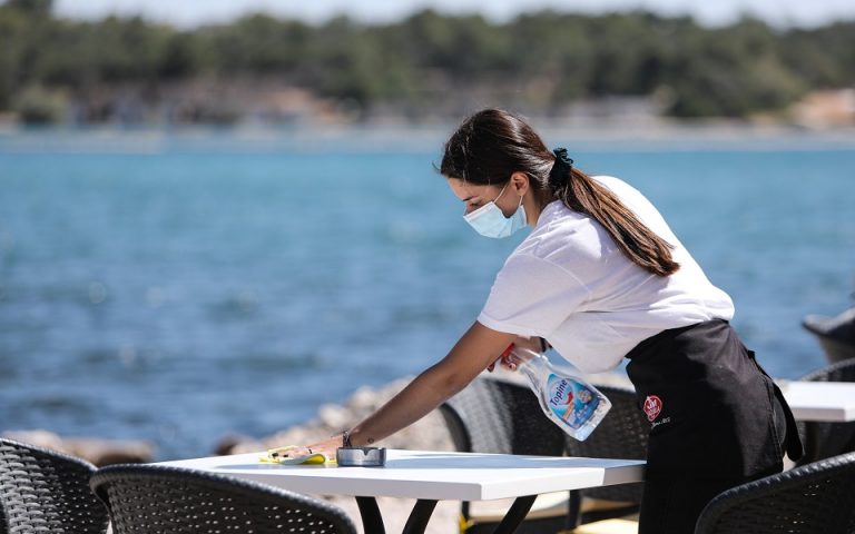 ΔYΠΑ: Σε ισχύ εφαρμογή που συνδέει επιχειρήσεις με όσους αναζητούν εργασία σε Eστίαση - Tουρισμό