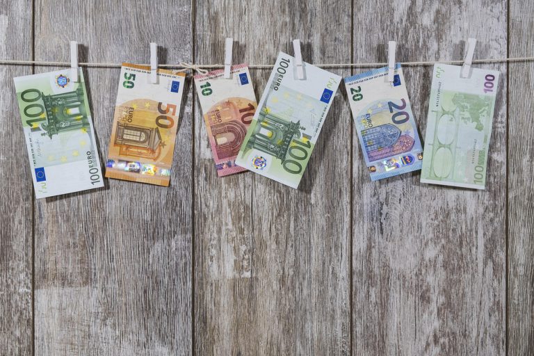 14 ερωτήσεις και απαντήσεις για τις αυξήσεις αποδοχών και τις μειώσεις φόρων – Οι «εξηγήσεις» του ΥΠΕΘΟ