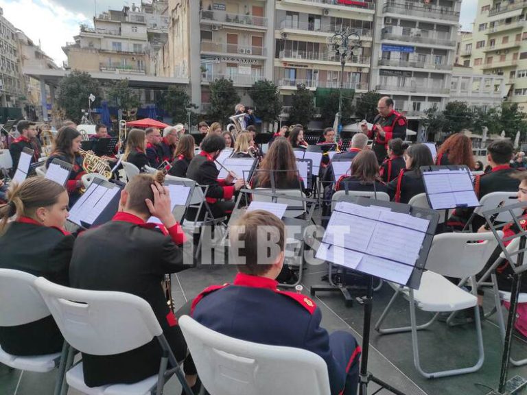 Πατρινό Καρναβάλι 2023: Η Φιλαρμονική Λεχαινών στην πλατεία Γεωργίου (ΒΙΝΤΕΟ)