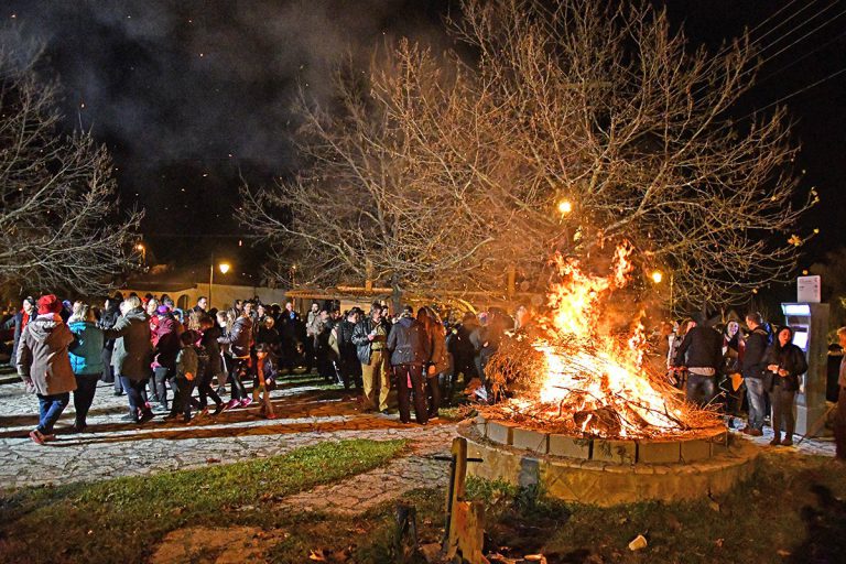 Δήμος Αρχαίας Ολυμπίας: Τριήμερο αποκριάτικο ξεφάντωμα με Katia Samantzi band (Πελόπιο) και Κούλουμα σε Στρέφι και Δρούβα
