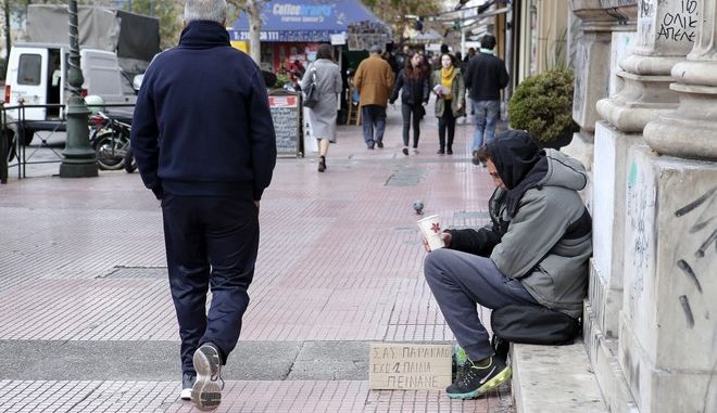 ΓΣΕΕ: Κάτω από το επίπεδο αξιοπρεπούς διαβίωσης ο κατώτατος μισθός