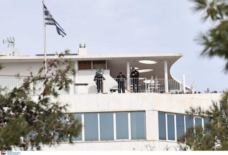 Γλυφάδα: Μέλος Δ.Σ. σε δύο ναυτιλιακές εταιρείες της οικογένειας Καρνέση ήταν ο 76χρονος δράστης