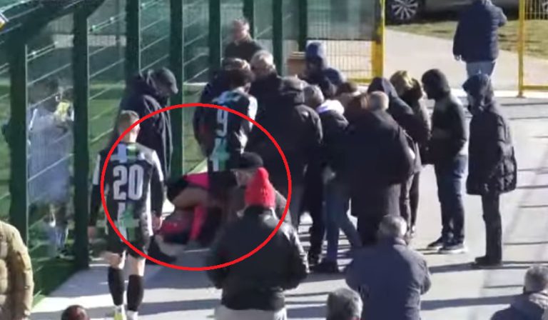 Ιταλία: Γυναίκα διαιτητής διέκοψε αγώνα ποδοσφαίρου για να κάνει ΚΑΡΠΑ σε ηλικιωμένο (Βίντεο)