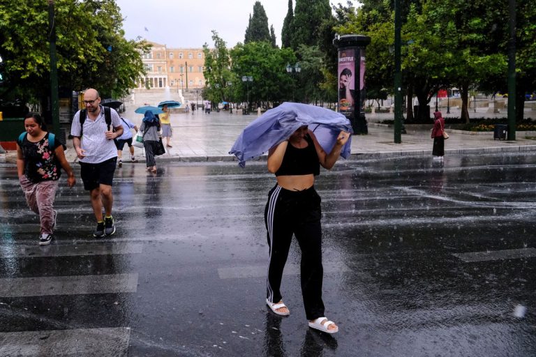 Nέο έκτακτο δελτίο καιρού - Κεραυνοί και χαλάζι σε Ιόνιο και Δυτικά (κυρίως ν. Αχαΐας - Ηλείας) τις επόμενες ώρες