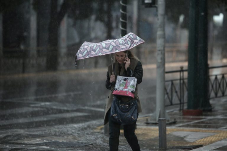 Καιρός: Πρωτομαγιά με βροχές και καταιγίδες σε όλη τη χώρα – Τι δείχνουν τα νεότερα στοιχεία