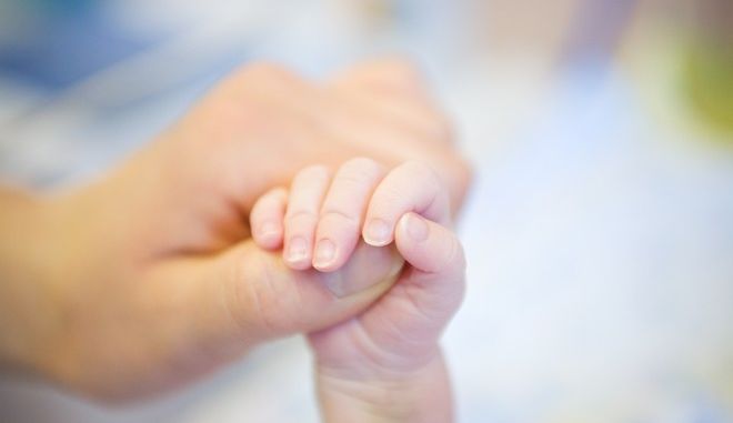 Καλαμάτα: Πυροσβέστες έσωσαν μωρό 42 ημερών που έχασε τις αισθήσεις του