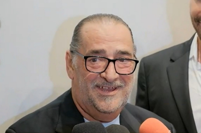 Ο Βασίλης Καρράς είναι απογοητευμένος από τα fake news για την υγεία του...