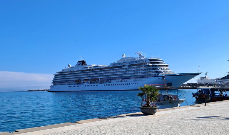Ποδαρικό από… «Viking» στο λιμάνι του Κατακόλου