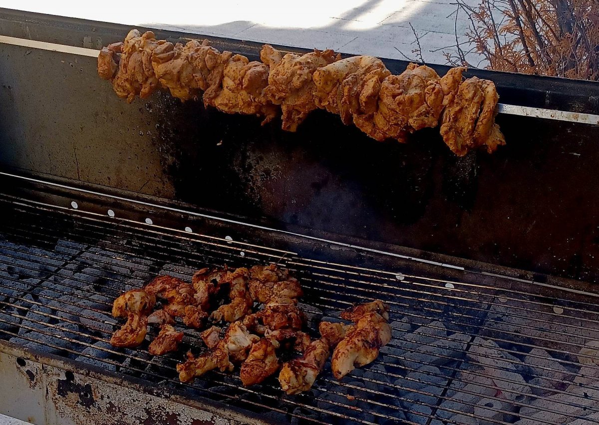 Τσικνοπέμπτη: Η Πάτρα κατανάλωσε 1 εκατομμύριο σουβλάκια!