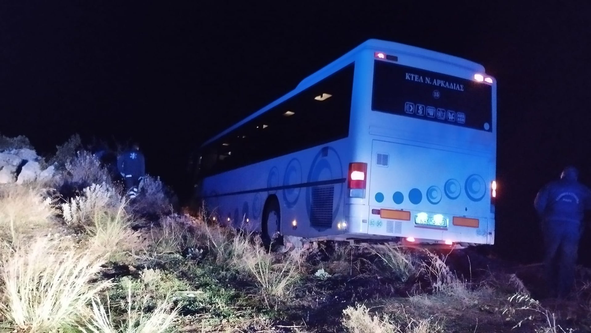 Λαγκάδια Αρκαδίας: Νεκρός από ανακοπή 47χρονος οδηγός λεωφορείου του ΚΤΕΛ - Ακυβέρνητο το βαρύ όχημα σταμάτησε σε χείλος γκρεμού!
