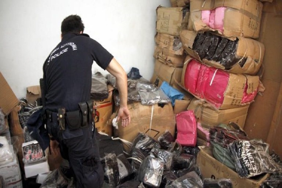 Κάτω Αχαΐα: Εντοπίστηκε εργαστήριο με χιλιάδες προϊόντα "μαϊμού"