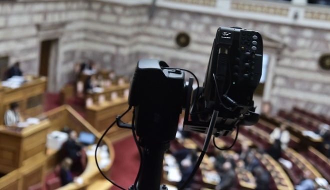 Το Μαξίμου ετοιμάζεται για πρόταση μομφής και απειλεί Ράμμο