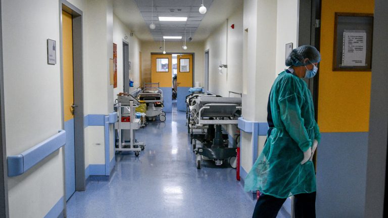 Τι είναι ο παρβοϊός που κόστισε τη ζωή σε κοριτσάκι 3