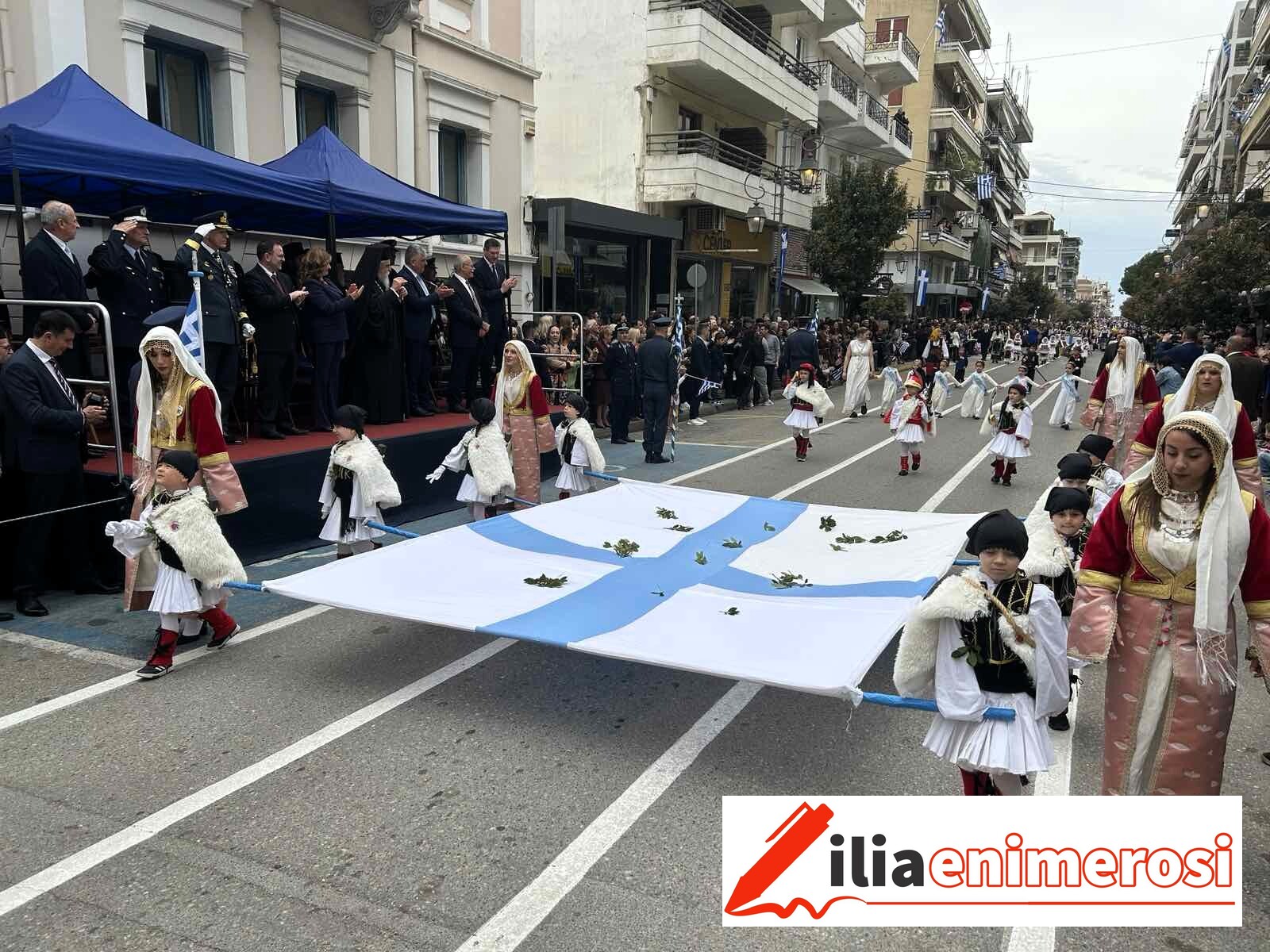 Πύργος: Με λαμπρότητα η παρέλαση για την 25η Μαρτίου παρά τη συννεφιά (pics + vids)