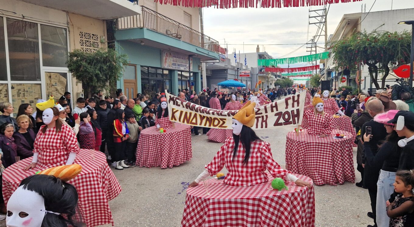 Φαντασμαγορική αυλαία για το 29ο Τραγανέικο Καρναβάλι - Βούλιαξε η καρδιά της πόλης (pics)