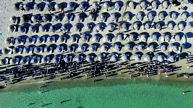 Πρόστιμο έως 60.000 ευρώ σε όσους «κλείνουν» τις παραλίες - Υποχρεωτικά ελεύθερο για το κοινό θα παραμένει το 50%