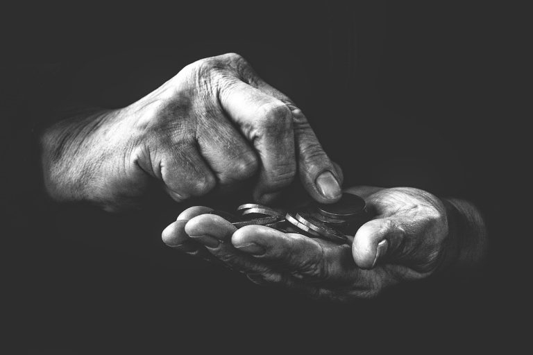 Πόσο φτωχοί είναι οι Έλληνες; – Τα συγκλονιστικά στοιχεία