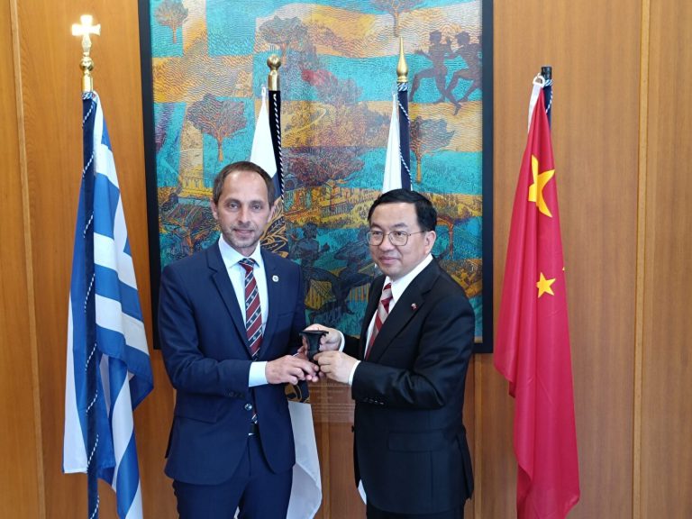 O Πρέσβης της Κίνας στην Αρχαία Ολυμπία